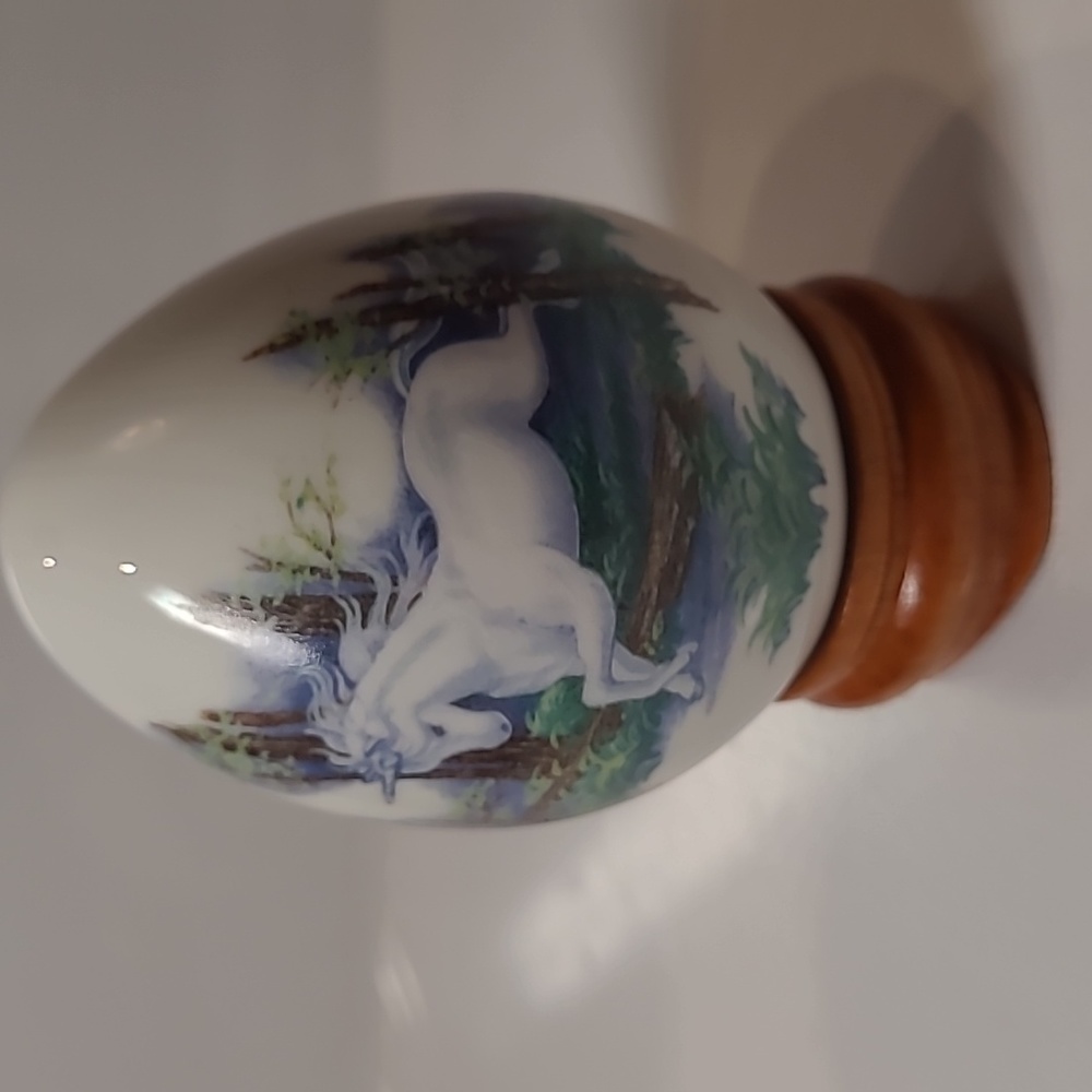 Vintage Princeton gallery 1993 porcelain egg Unicorn w/ wood stand
